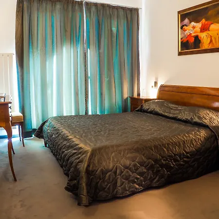 Ajax Boutique Apartments Апартаменты *